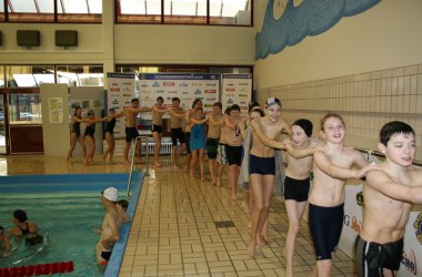 Schwimm-Marathon 2013: Polonaise im Eupener Hallenbad