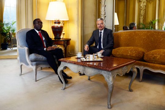 Außenminister Reynders im Gespräche mit dem kongolesischen Premierminister