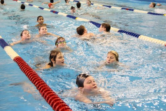 Schwimm-Marathon 2013: Kelmiser Schulkinder legen vor