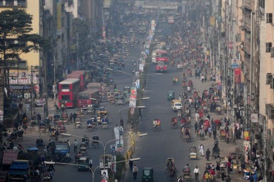 Streik gegen zu hohe Spritpreise in Dhaka