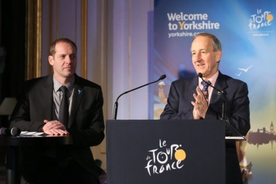 Christian Prudhomme, Generaldirektor der Tour de France, und der britische Botschafter in Frankreich, Peter Ricketts