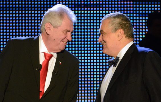 Milos Zeman und Karel Schwarzenberg bei der Fernsehdebatte am Donnerstagabend