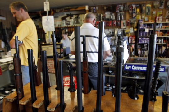 Amerikaner kaufen Waffenregale leer