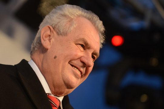 Milos Zeman führt bei der ersten Direktwahl des Präsidenten in Tschechien