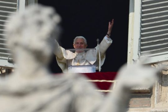 Papst Benedikt der XVI. spricht sein vorletztes Angelus-Gebet