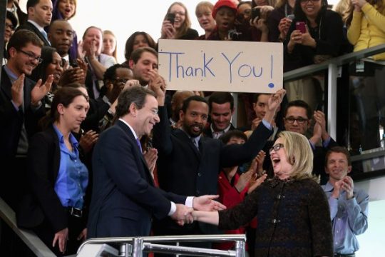 Mitarbeiter im Außenministerium bedanken sich bei Hillary Clinton