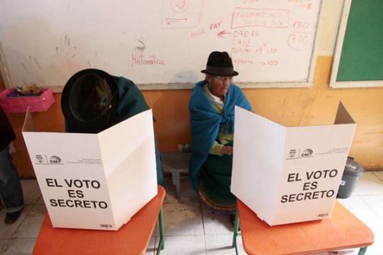 Ecuadorianisches Wahlbüro in Cangahua, 45 Kilometer nordöstlich von Quito