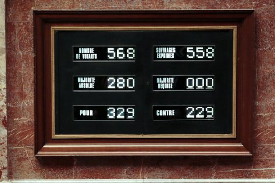 Französisches Parlament beschließt Homo-Ehe