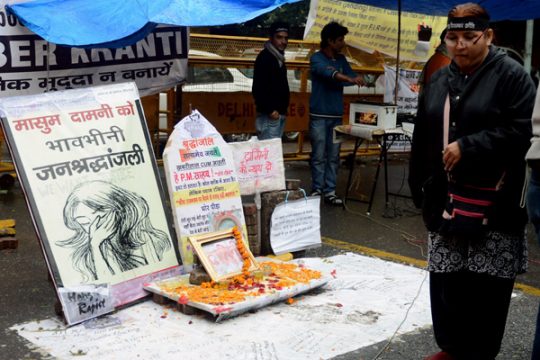 Mahnmal für die getötete Frau in Neu Delhi