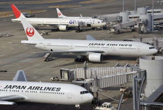 Maschinen von Japan Airlines (JAL) auf dem Flughafen Haneda in Tokio