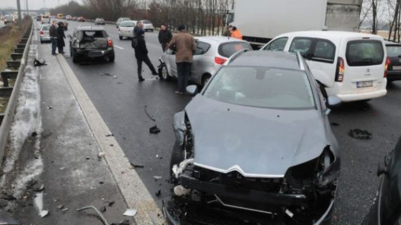 Massenkarambolage auf der E403 bei Rumbeke (Roeselare)