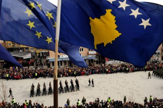 Parade der Sicherheitskräfte in Pristina zum fünften Jahrestag der Unabhängigkeit des Kosovo