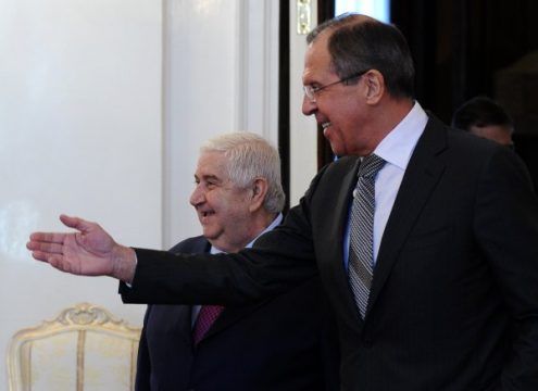 Der russische Außenminister Sergej Lawrow mit seinem syrischen Amtskollegen Walid al-Muallim (l.)