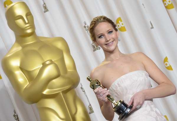 Jennifer Lawrence erhält den Oscar als beste Hauptdarstellerin