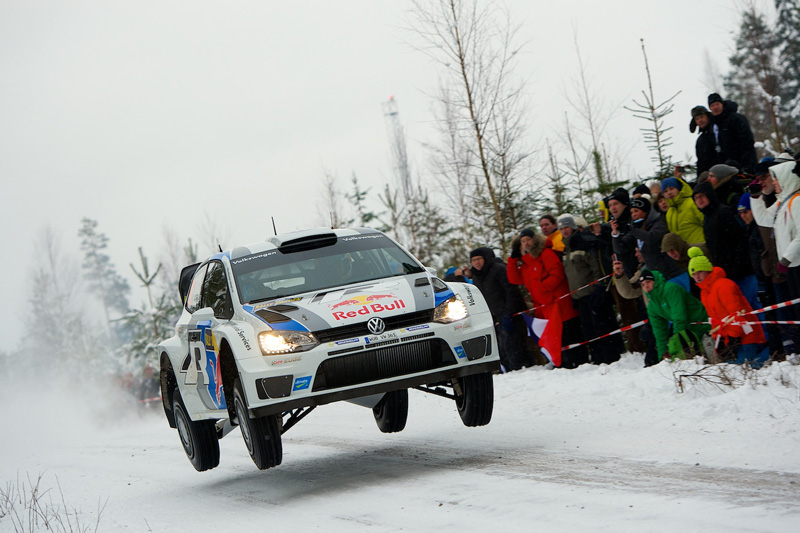 Sébastien Ogier liegt in Schweden in Führung