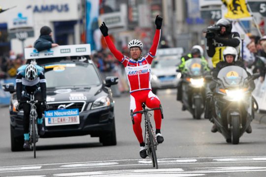 Luca Paolini gewinnt Omloop Het Nieuwsblad