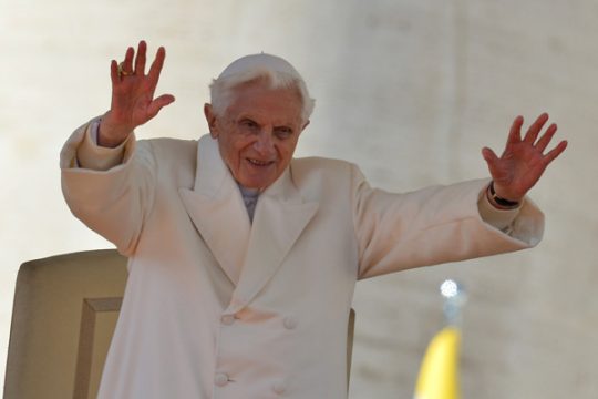 Zum Abschied dankt Papst Benedikt XVI. den Gläubigen