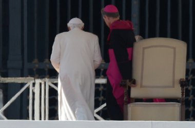 Emotionaler Abschied von Papst Benedikt XVI.