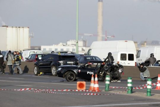 Die beiden in den Unfall verwickelten Fahrzeuge an der Porte de la Chapelle in Paris