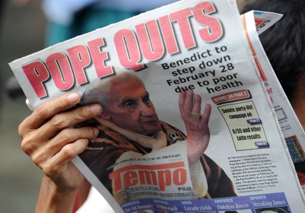 Die Rücktrittsankündigung von Papst Benedikt XVI. ist auf allen Titelseiten