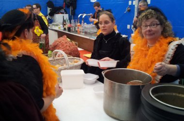 Es ist noch Suppe da: Altweiberdonnerstag in Raeren