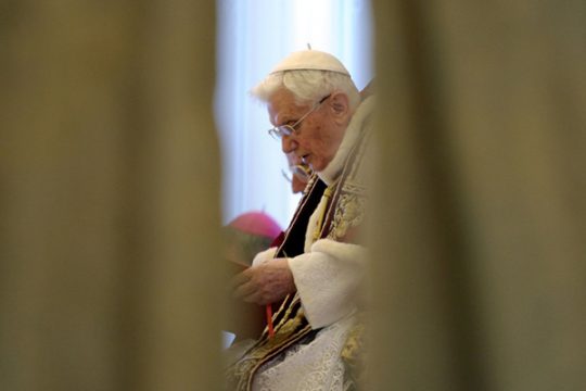 Papst Benedikt bei der Verlesung seiner Rücktrittserklärung