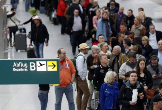 Zehntausende Reisende durch Streik am Flughafen in Düsseldorf betroffen (Bild vom 24.1.)