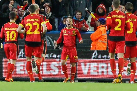 Glückliche Rote Teufel