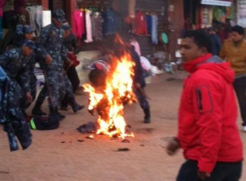 Tibeter zündet sich in Kathmandu an