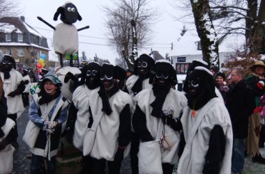 Rosenmontagszug in Bütgenbach