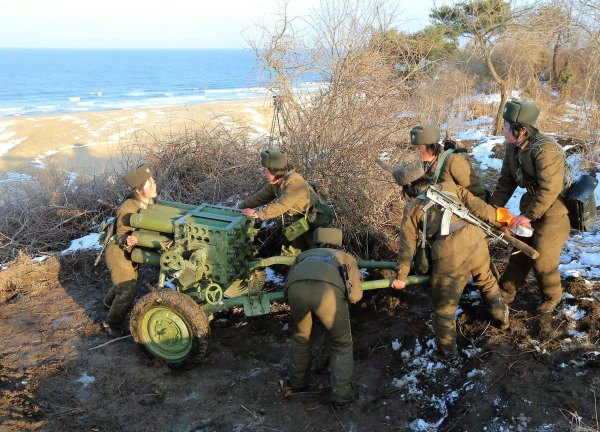 Nordkoreanische Frauenartillerie (25.3.)