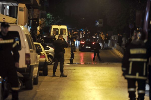Explosion: Behörden vor dem Haus eines Reeders in Athen