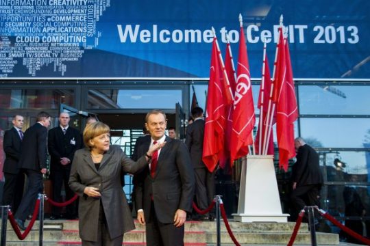 CeBIT mit Messerundgang von Angela Merkel und Donald Tusk gestartet