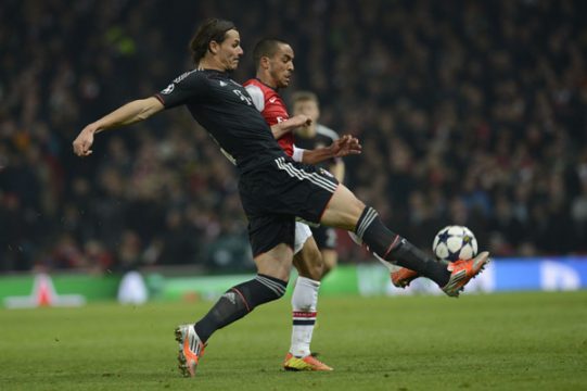 Daniel Van Buyten spielt mit Bayern München gegen Juventus Turin