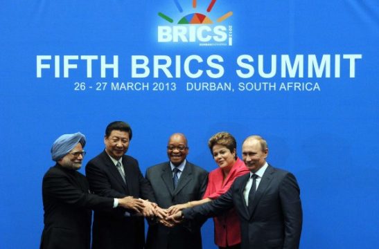 Manmohan Singh (I), Xi Jinping (C), Jacob Zuma (S), Dilma Rousseff (B) und Wladimir Putin (R) in Durban