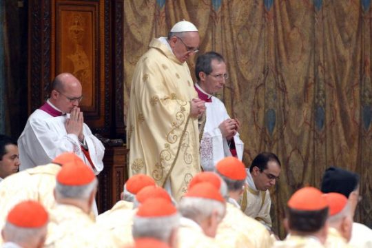 Papst Franziskus beim Gottesdienst "Per la Chiesa"