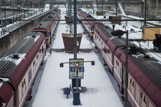 Schneechaos in Belgien: Züge in Halle stehen still