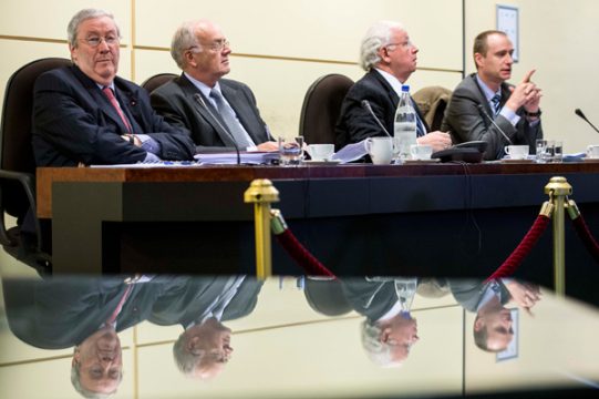 Belfius-Verantwortliche in der Kammer: Geschäftsführer Jos Clijsters, Alfred Boeckaert, Robert Tollet und Koen Van Loo