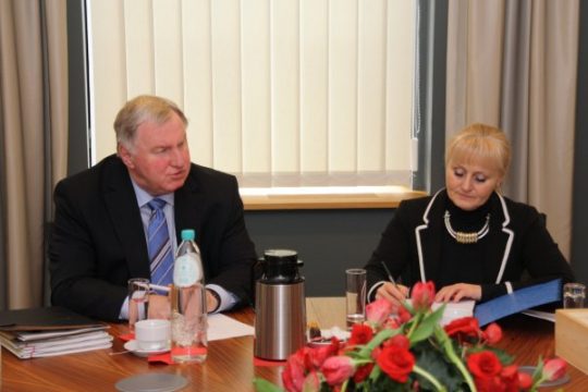 Ministerpräsident Karl-Heinz Lambertz und die saarländische Europabeauftragte Elma Kuhn-Theiss