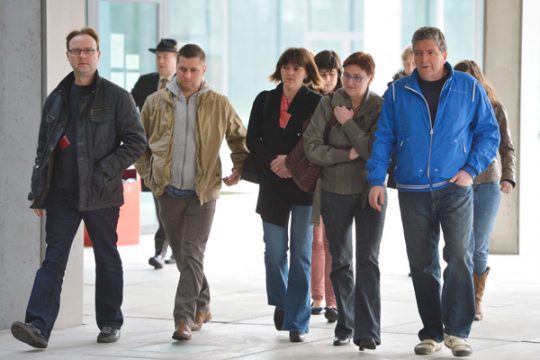 Angehörige der Opfer vor Tag neun im Prozess De Gelder