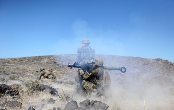 Marineinfanteristen sind während einer Übung im US-Staat Nevada (2010)