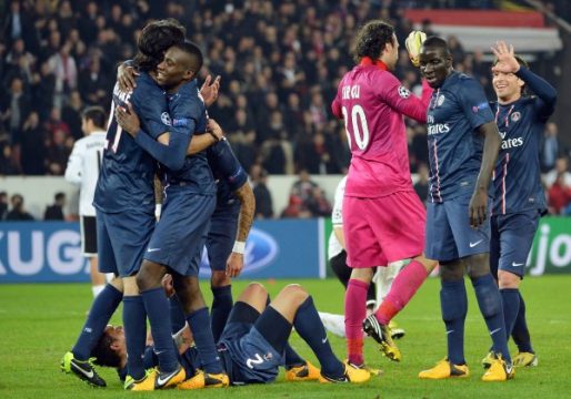Fröhliche Jungs von Paris St. Germain
