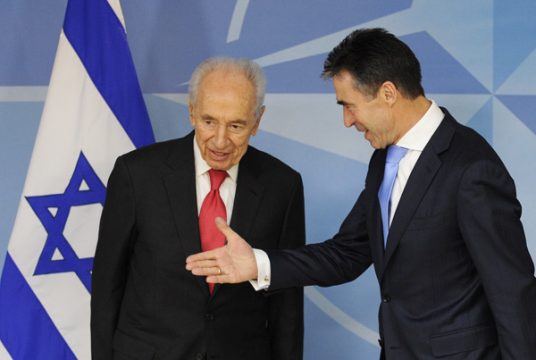 Schimon Peres bei Nato-Generalsekretär Rasmussen in Brüssel