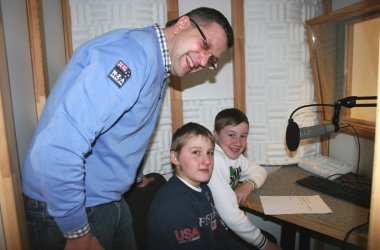 "Platz den Kindern": Schüler besuchen BRF-Studio St. Vith