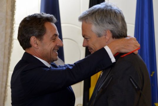 Nicolas Sarkozy überreicht Didier Reynders den Ordre national de la Légion d'honneur