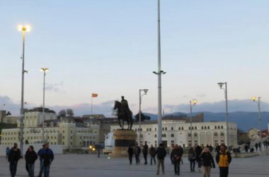 Deutschsprachige Fans feiern den 2:0-Sieg in Mazedonien