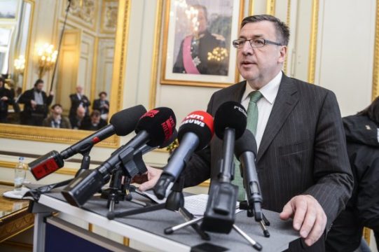 Finanzminister Steven Vanackere bei der Pressekonferenz am Dienstagvormittag in Brüssel