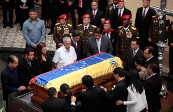 Angehörige des venezolanischen Staatschefs Hugo Chávez trauern