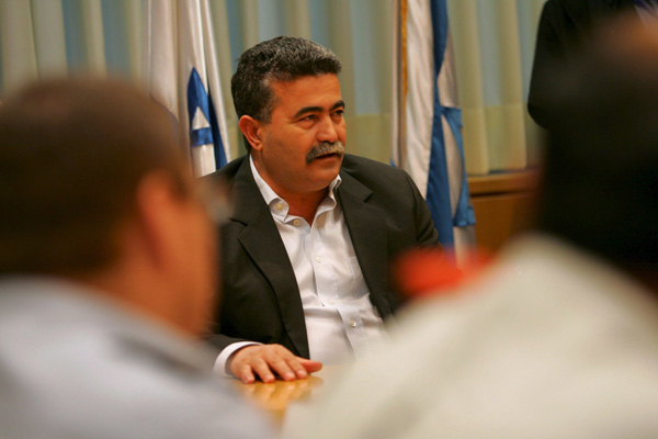 Minister Amir Perez