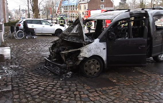Auto in Kettenis in Flammen aufgegangen